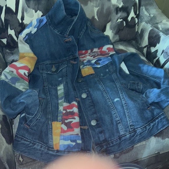 Nwt Gap denim jacket with camouflage and distressed decorations - Picture 5 of 9